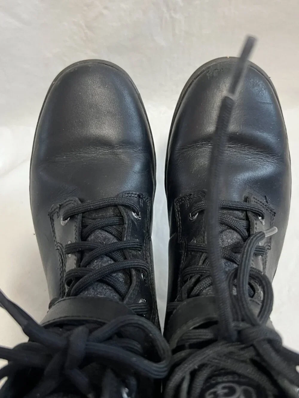 UGG boots Kesey size 7 waterproof leather black gray wool waterproof lace zip up